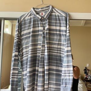 Young men’s casual button down never been worn